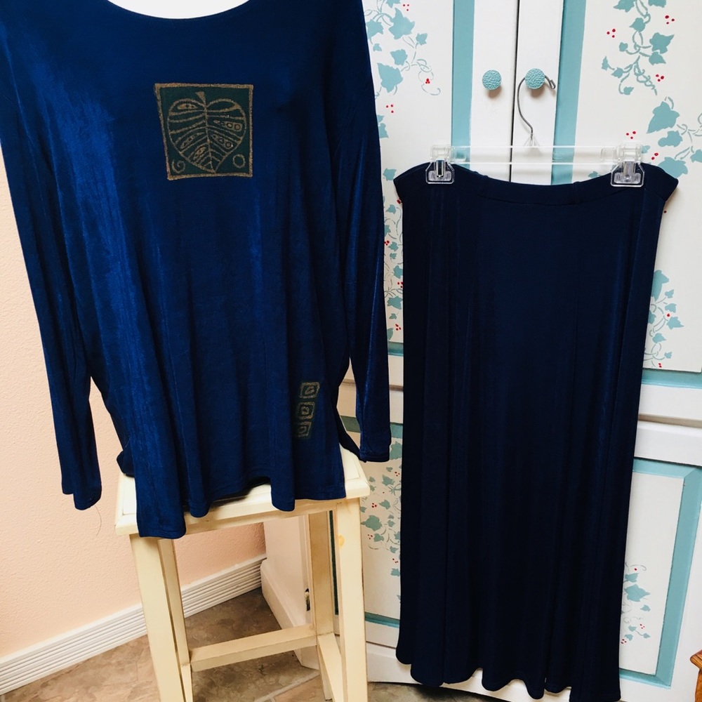 Tunic pullover and skirt